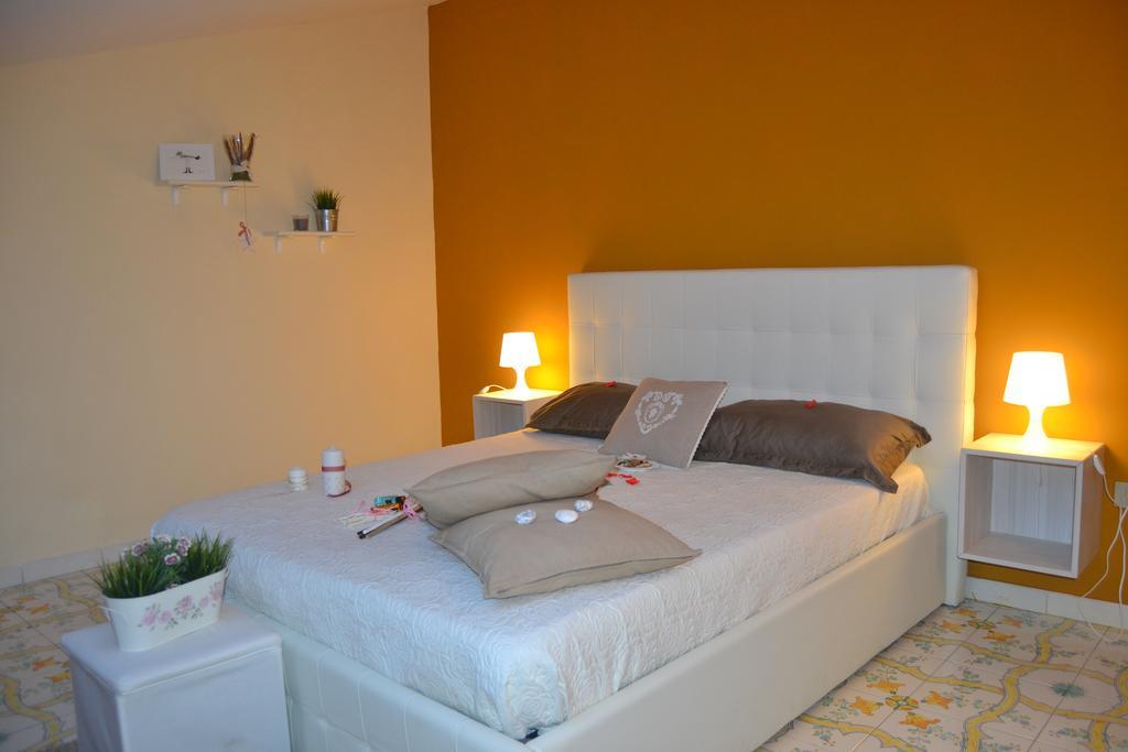Un Tetto Di Stelle Deluxe Home Салерно Экстерьер фото