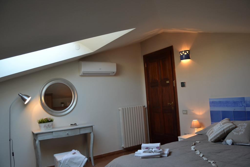 Un Tetto Di Stelle Deluxe Home Салерно Номер фото
