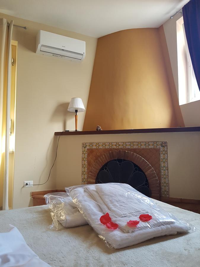 Un Tetto Di Stelle Deluxe Home Салерно Экстерьер фото