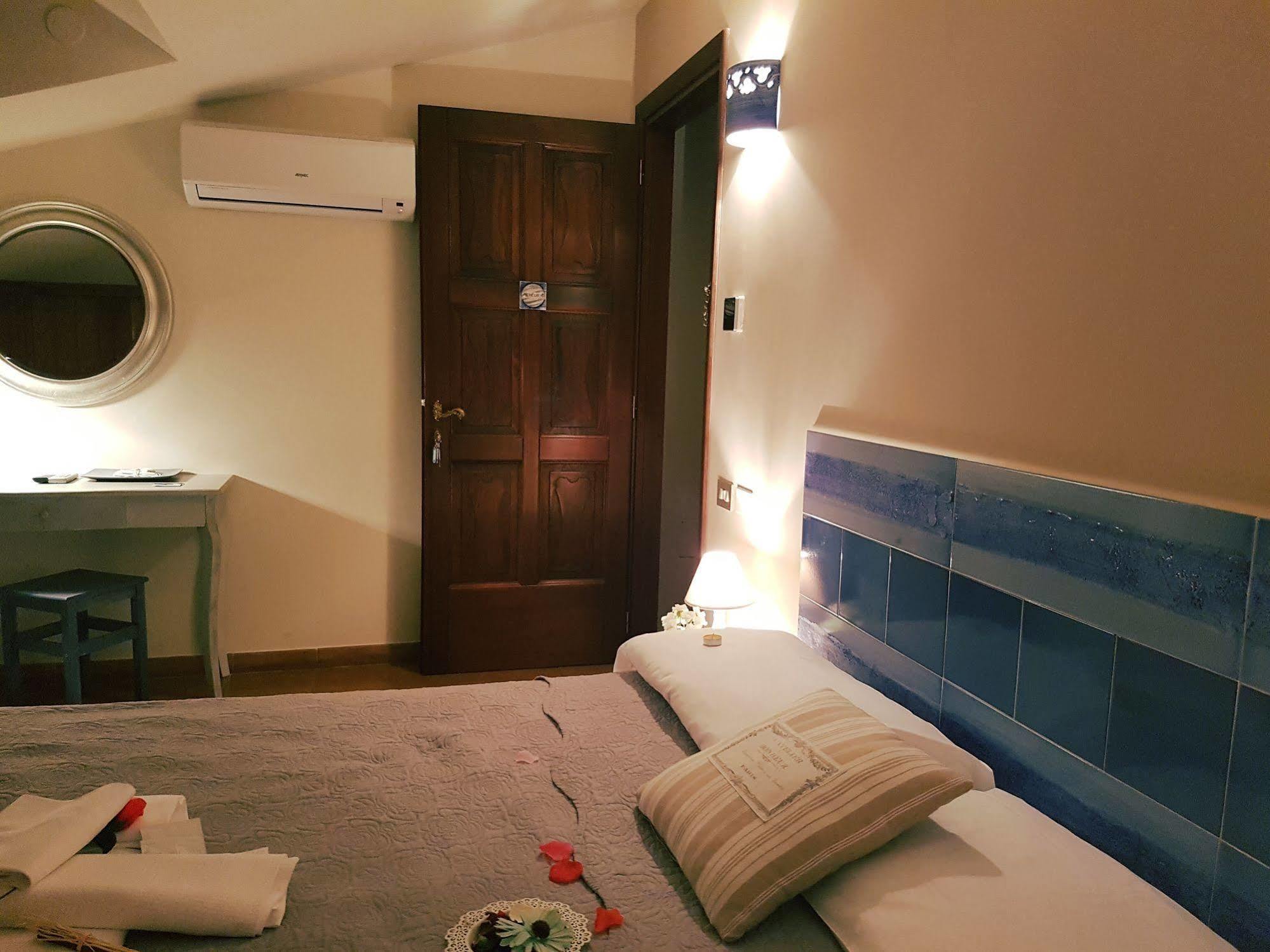 Un Tetto Di Stelle Deluxe Home Салерно Экстерьер фото